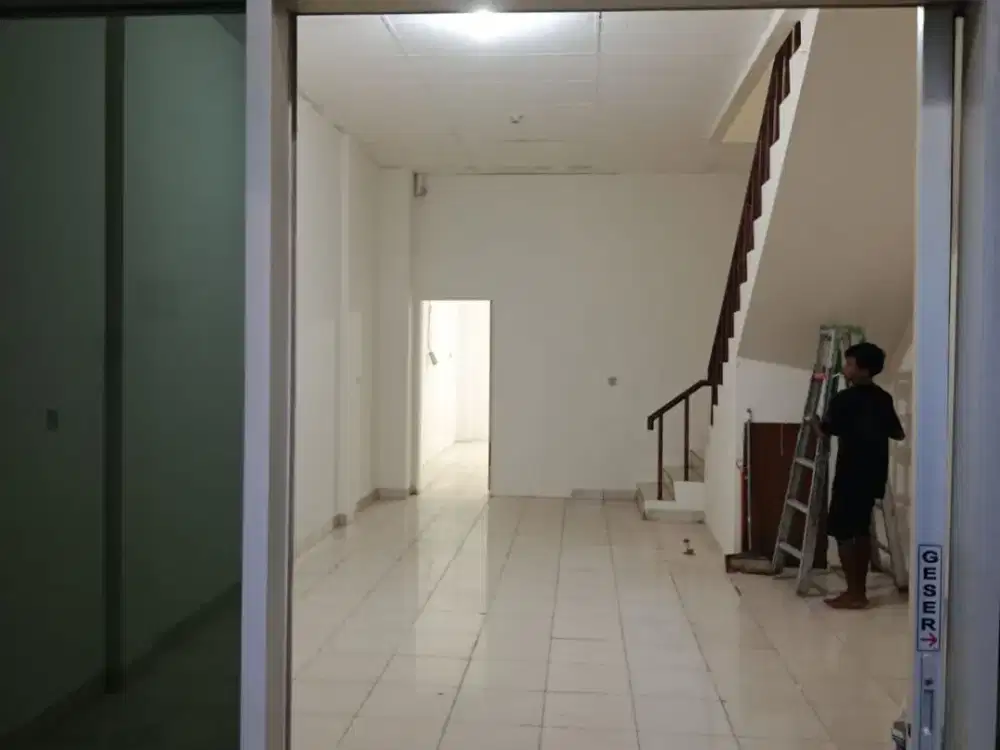 Gading Serpong Ruko 2 Lantai Hadap Jalan Raya Disewakan Cepat