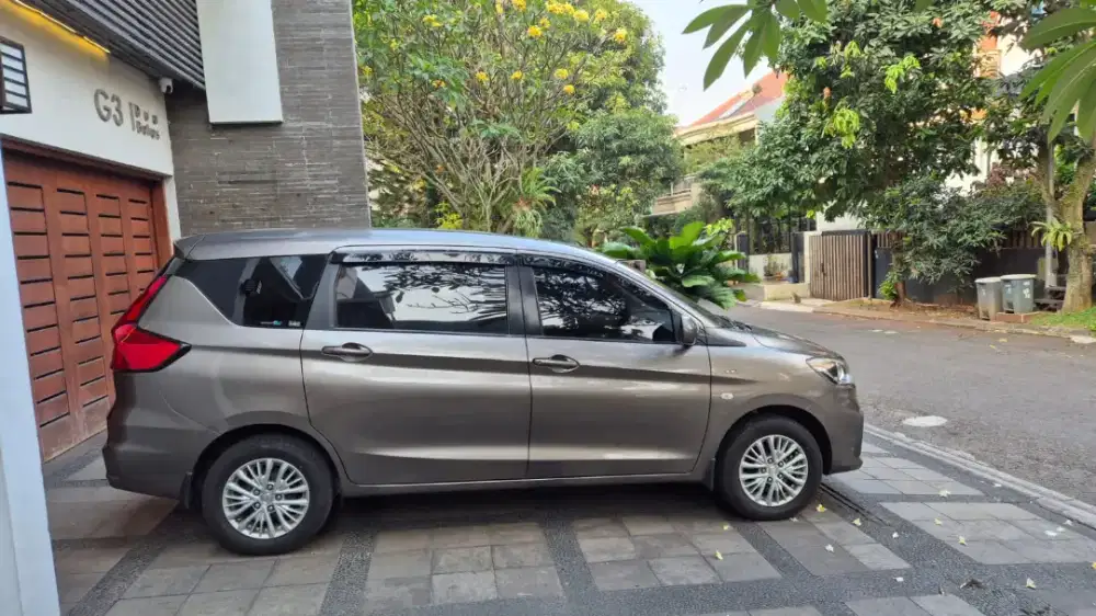 2019 Suzuki Ertiga 1.5 GL AT Istimewa Grey Metalic.