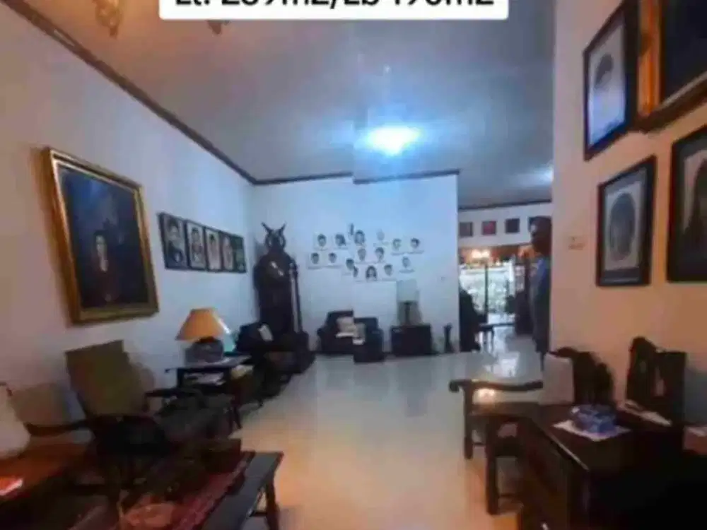 Rumah Dengan Taman Luas