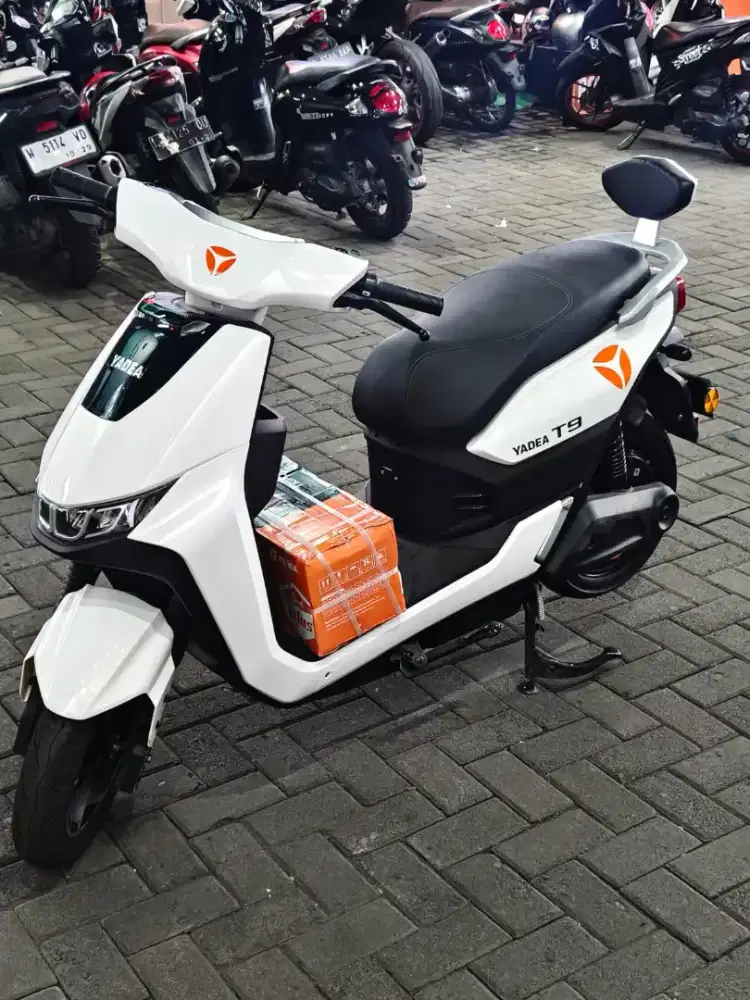 Sepeda motor listrik yadea T9 irit bmm tanpa antri ramah lingkungan