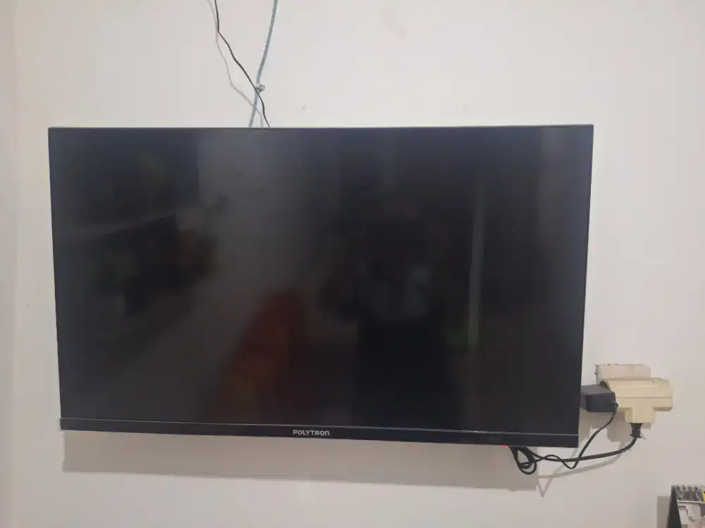 TV Polytron LCD 32 inch