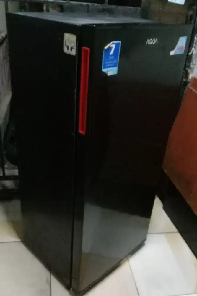 Jual Kulkas 1pintu, Merek Aqua, Kondisi Normal dingin dan beku es..