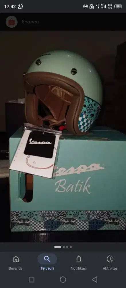Helm batik vespa