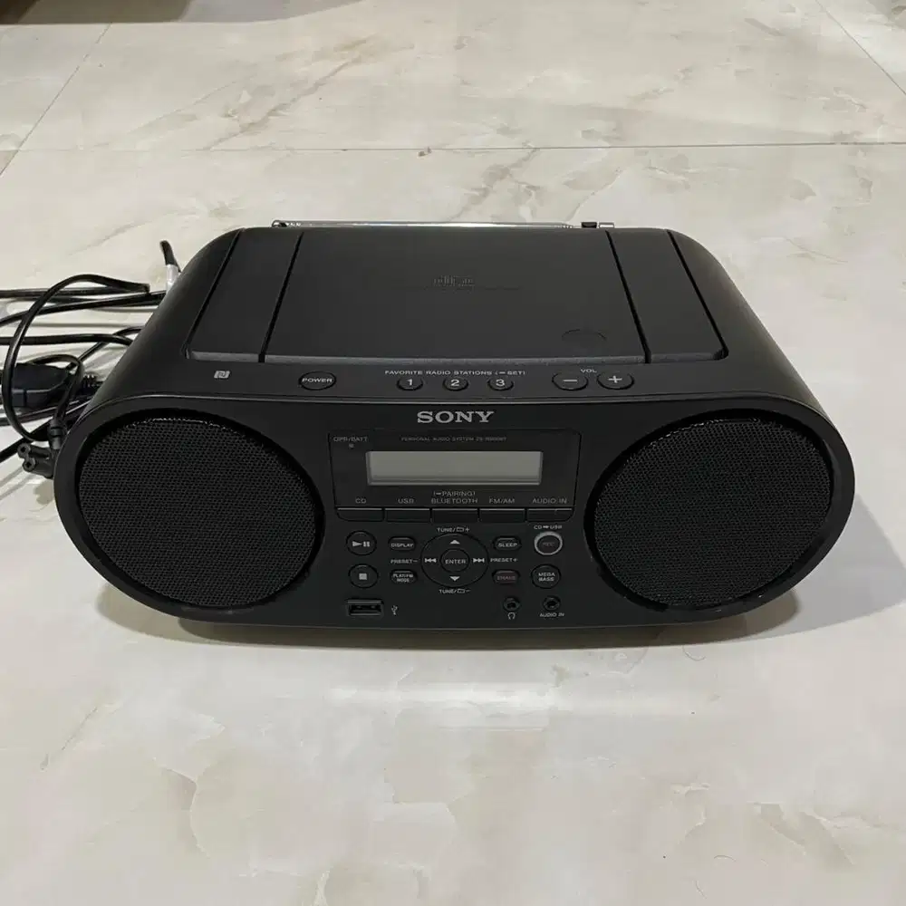 Sony boombox ZS-RS60BT bluetooth radio portable CD player speaker
