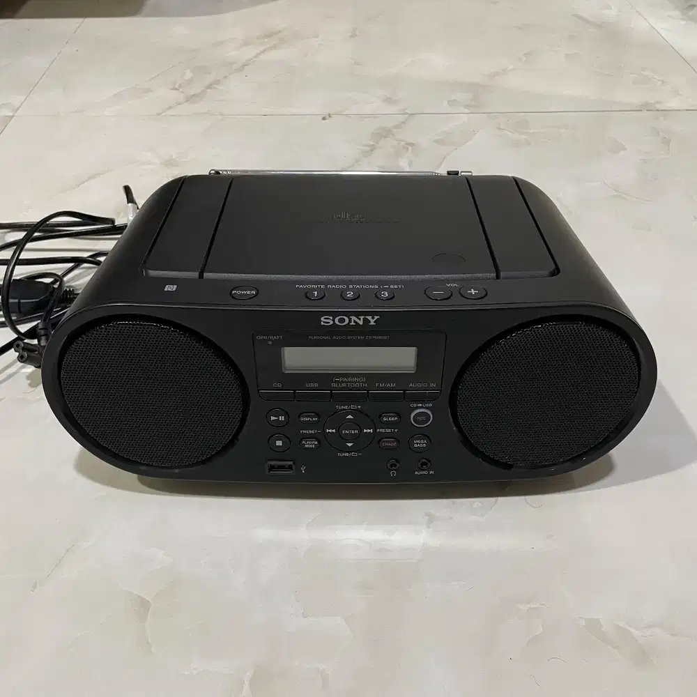 Sony boombox ZS-RS60BT bluetooth radio portable CD player speaker