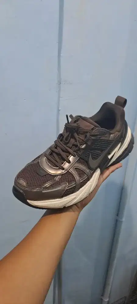 Nike V2K Run Velvet Brown HJ4497-200 Size 43 Original Sepatu Lari