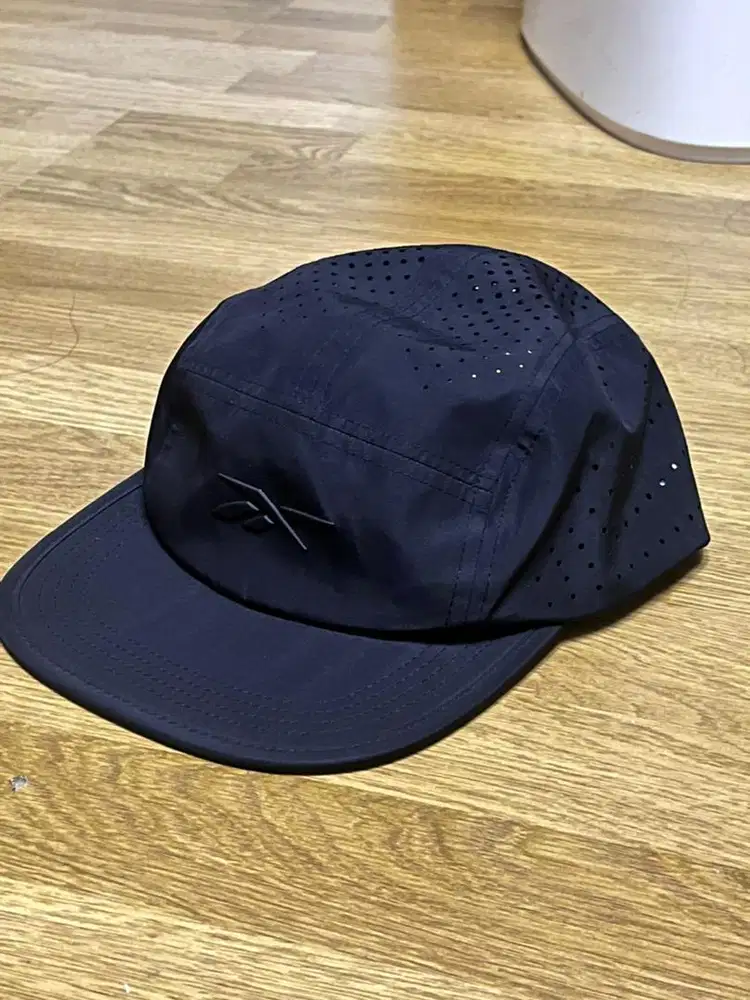 Topi Running Cap Reebok Hitam