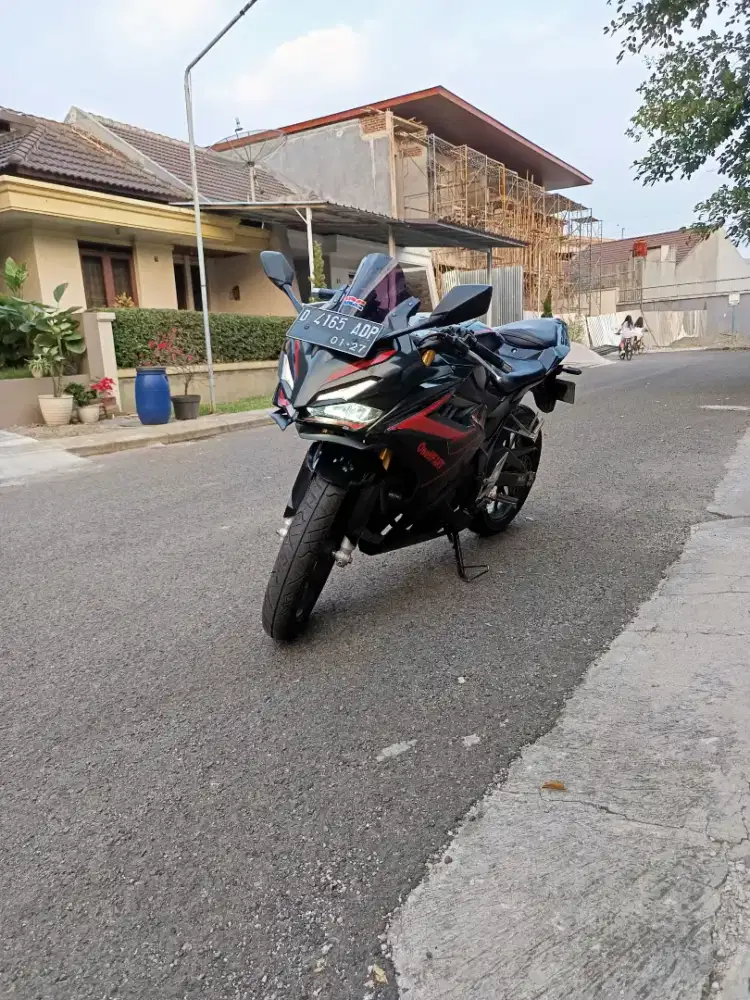 DIJUAL CEPAT CBR 150R HITAM MERAH 2021