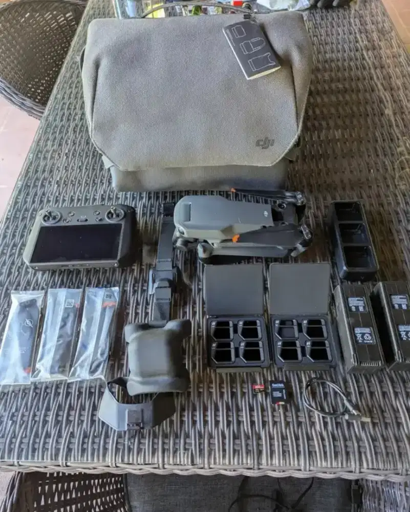 DJI MAVIC 3 CINE COMBO PENYIMPANAN INTERNAL 1TB