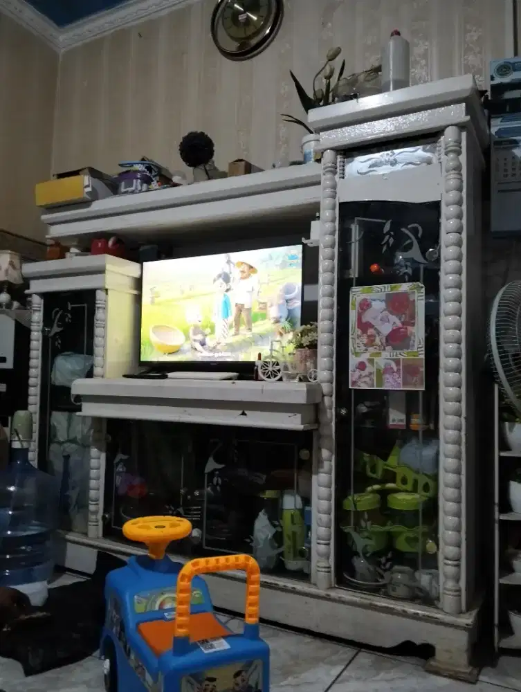 Lemari bisa tv, barang barang rumah tangga