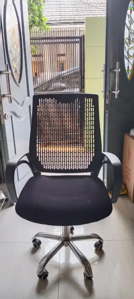Meja kantor msih mulusss