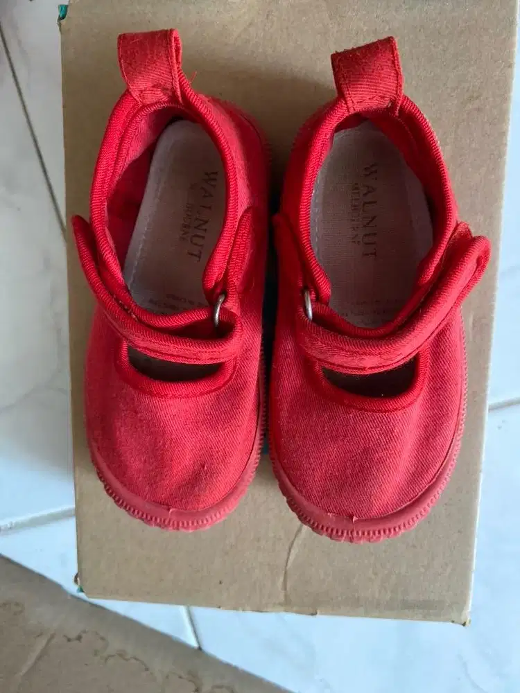 Sepatu anak Perempuan