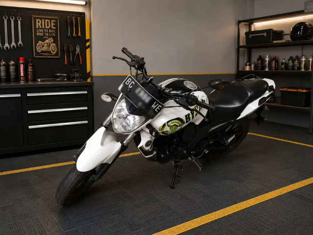 Kondisi Motor masi baru jarang, kilometer masih rendah ,tahun 2013