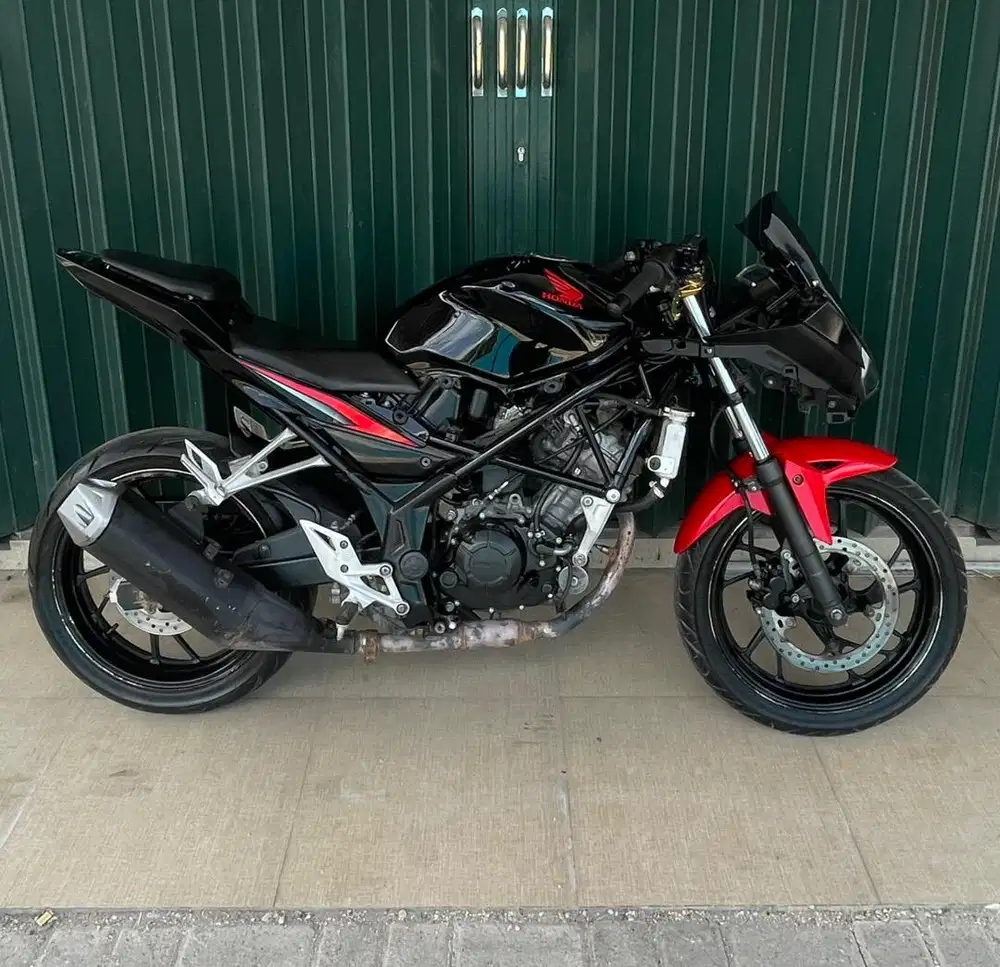 CBR 150R 2018 mesin kelistrikan oke pajak plat hidup faktur bpkb ada