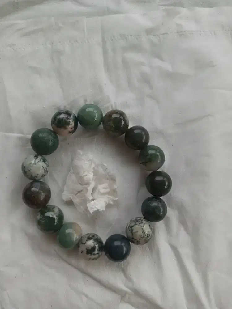 Gelang batu giok