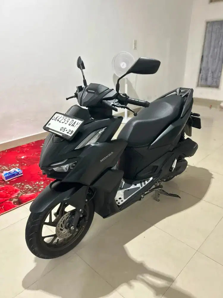 VARIO 160 CBS 2024 HITAM MULUSS