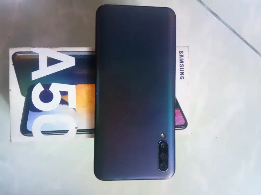 Samsung A50 minus layar retak perlengkapan HP dan dos