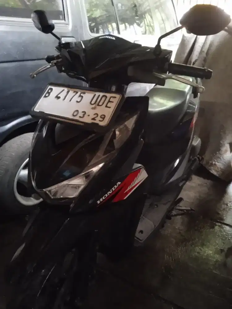 Honda Beat PGM-FI original cat mesin bagus body mulus stater hidup.