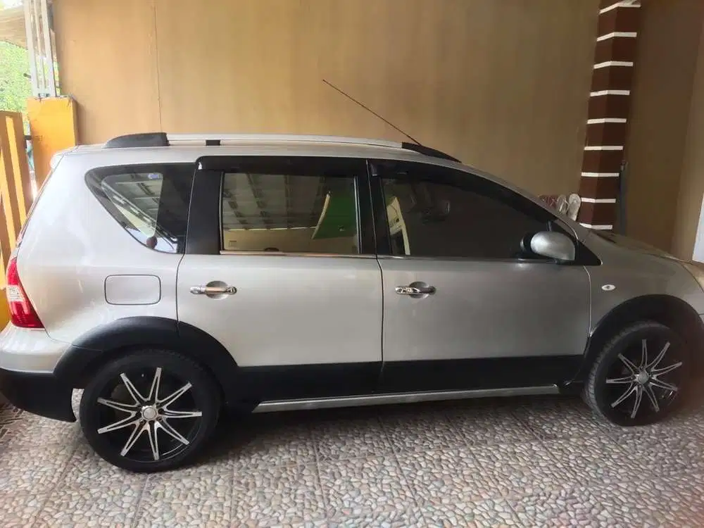Nissan Livina 2010 Bensin