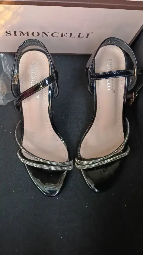 Dijual sepatu wanita