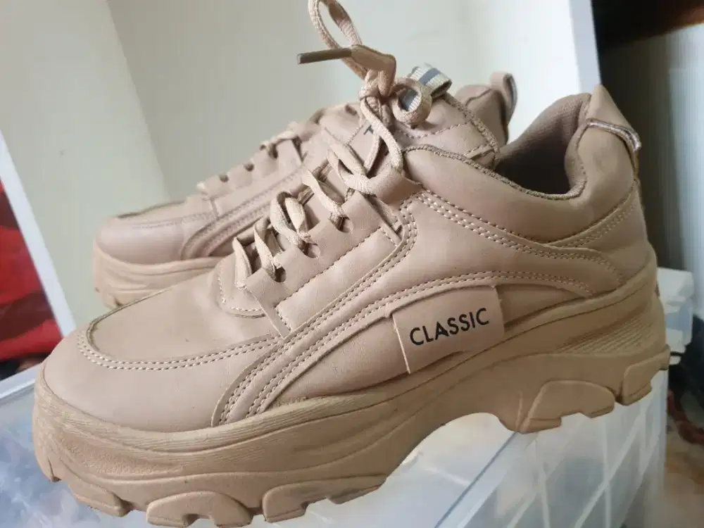 Sepatu unisex no 40