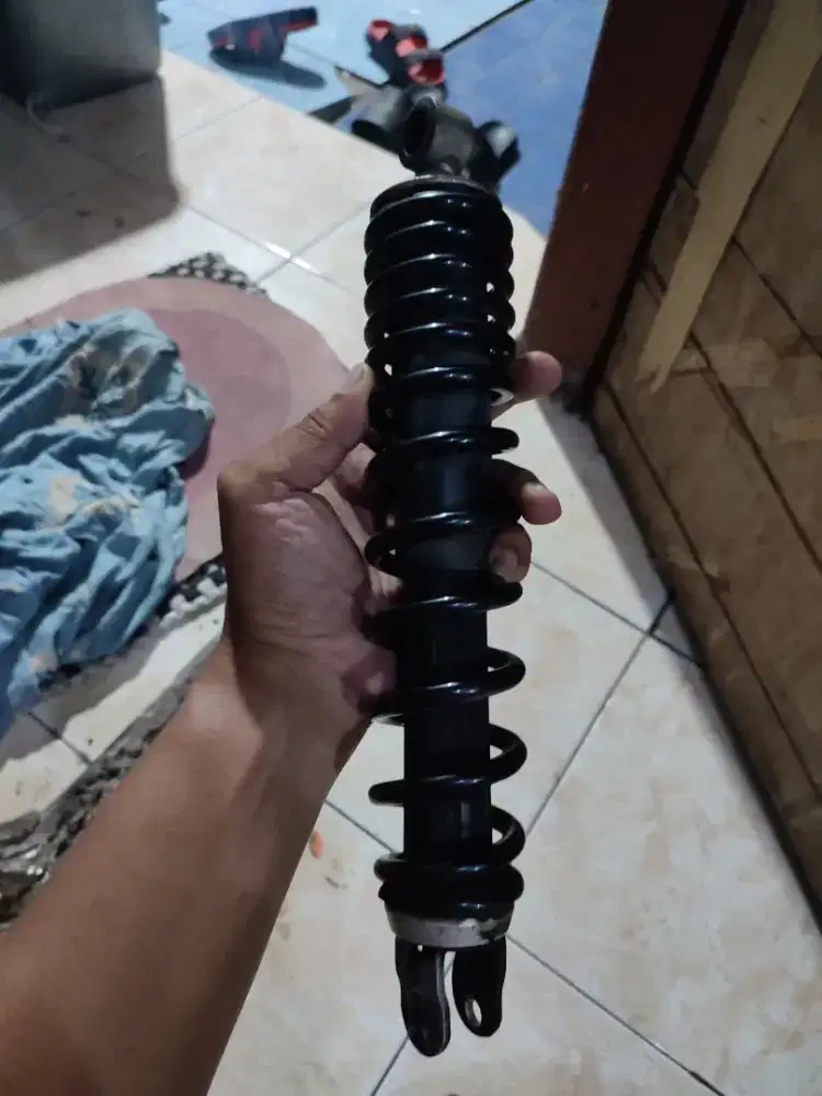 Shock belakang Vario