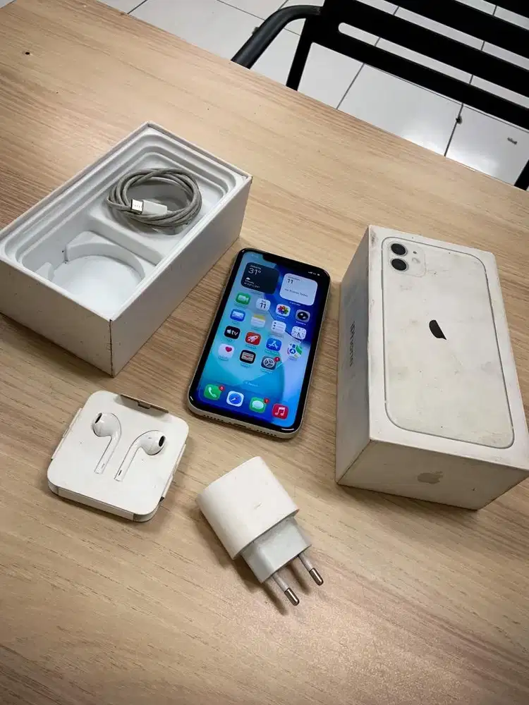 CEPAT! iPhone 11 white 64GB fullset NOMINUS!