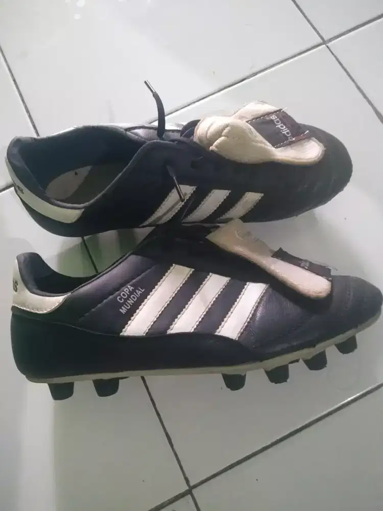 Jual cepat sepatu bola Adidas Mundial