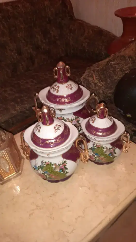 Dijual 3 guci keramik set tutup