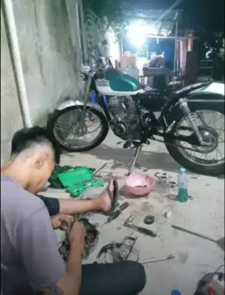 Bengkel Motor Panggilan/ jasa mekanik motor panggilan 24JAM JADETABEK