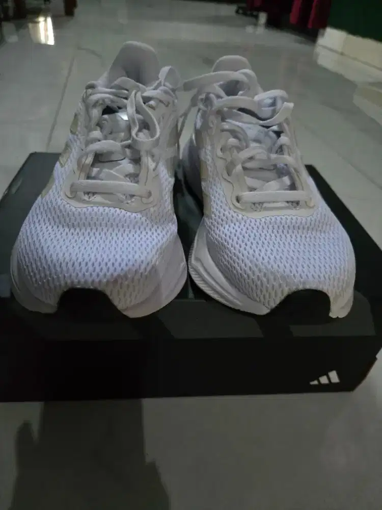 Sepatu adidas unisex