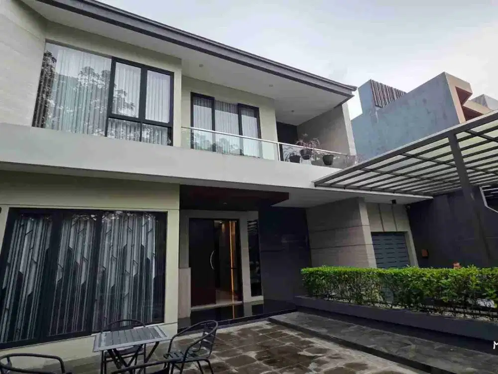 Rumah Mewah Dekat Bandara di Graha Padma Semarang Barat