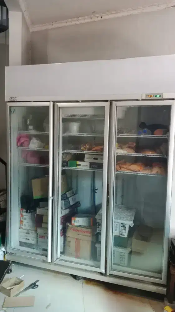 Showcase GEA 3 pintu 1500 liter