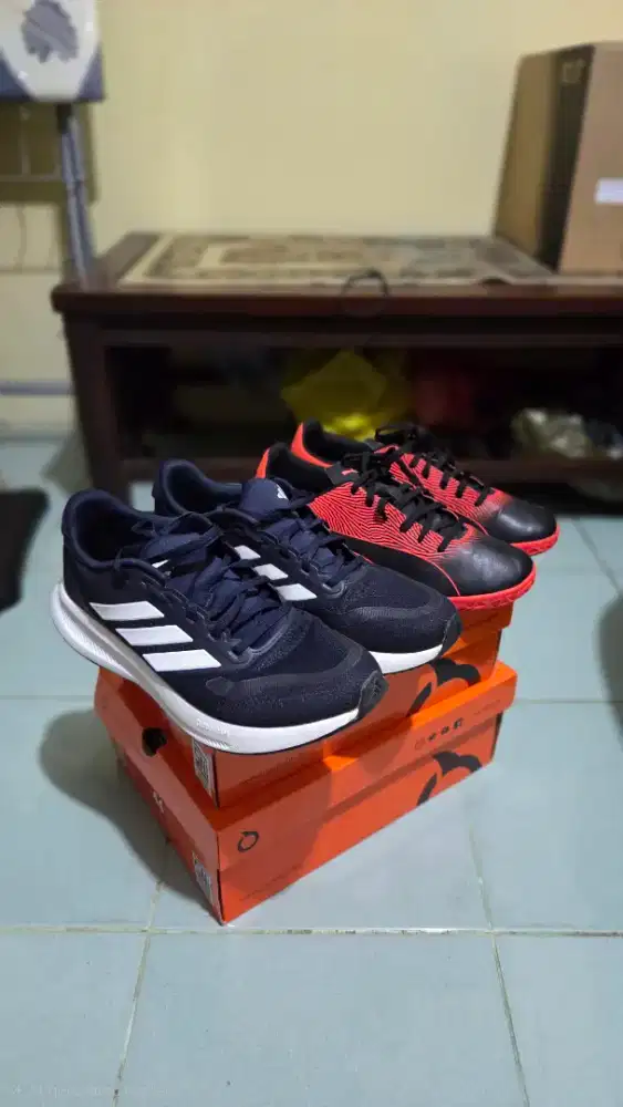 Sepatu running adiddas dan sepatu futsal puma