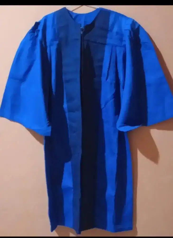 Toga Wisuda BSI