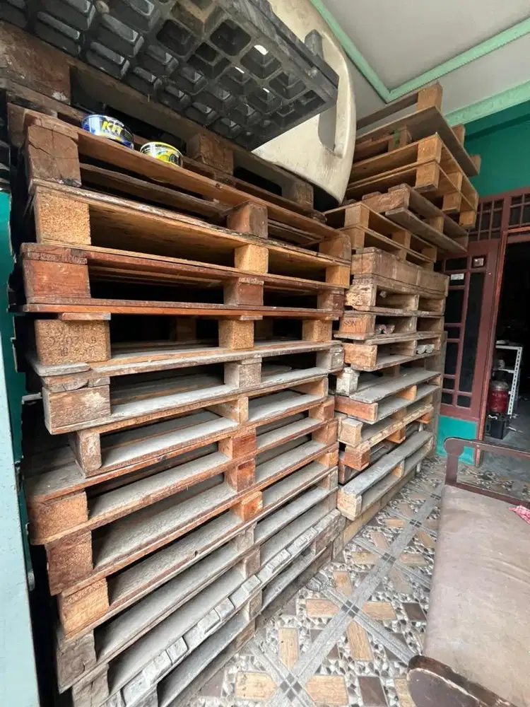 Palet Kayu Bekas