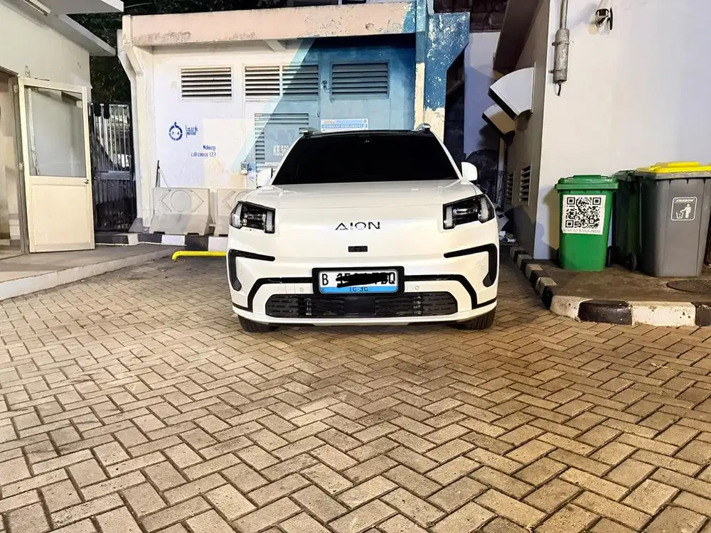 Mobil bekas Aion V Luxury (75,3kw) putih 2025