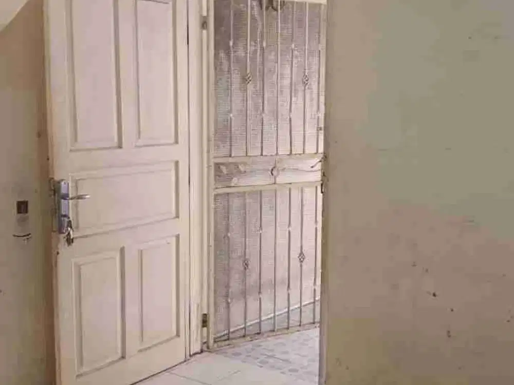 DIJUAL TERMURAH RUMAH 2 LANTAI SIAP HUNI BEBAS BANJIR DI TAMAN PALEM LESTARI