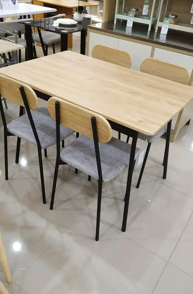 LIBERTY MEJA MAKAN 1 SET