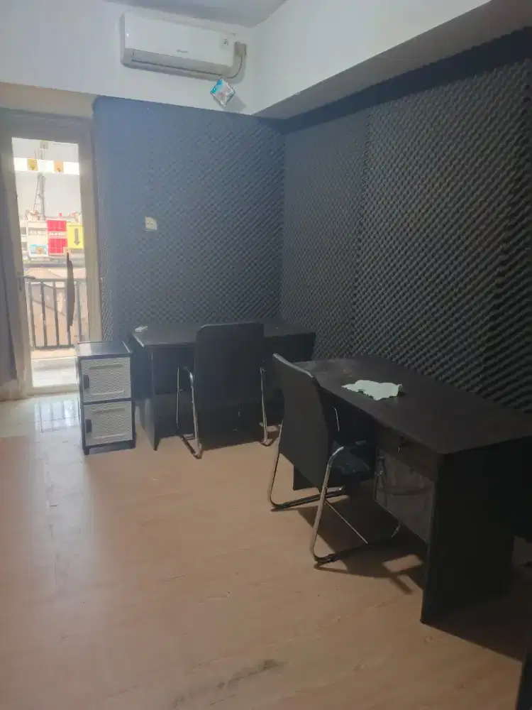 1 set ( 1 Meja + 1 kursi kantor )