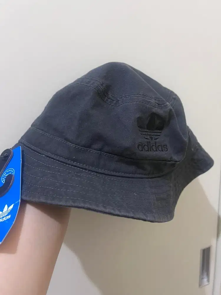 Topi adidas model bucket topi