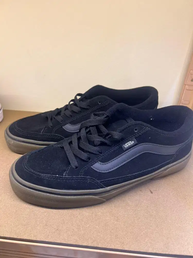 Sepatu Vans hitam