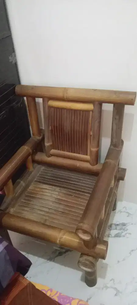 2 kursi bambu dan 1 meja bambu