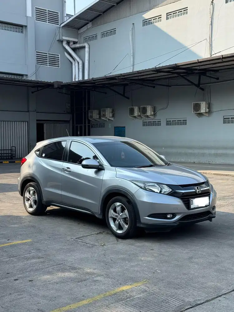 Honda Hrv E Cvt 2017 antik silver Hr-V matic mulus terawat 1 tangan