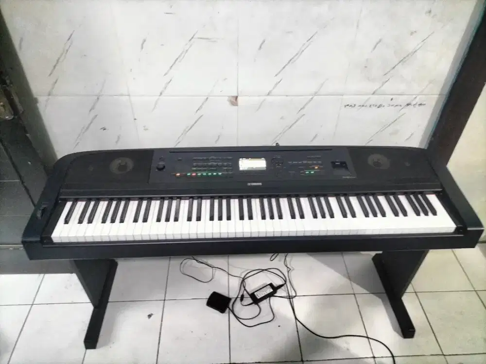 Piano Yamaha DGX-670