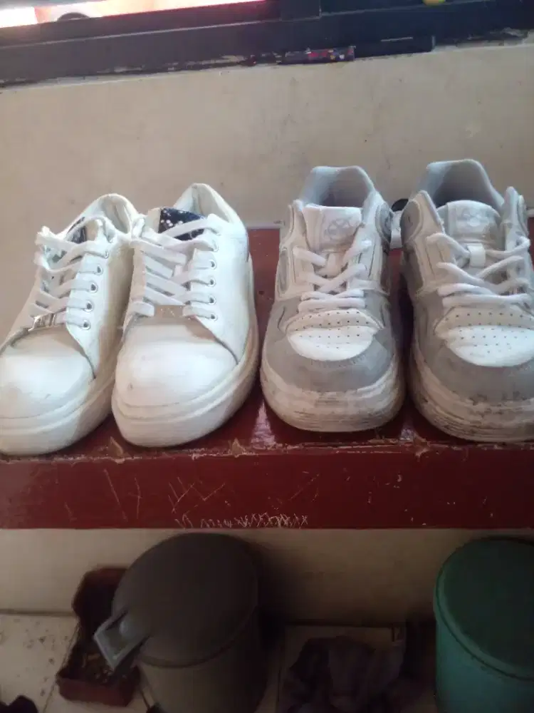 Dua pasang sepatu snacer size 37 keadaan sesuai foto 80 % msih bagus