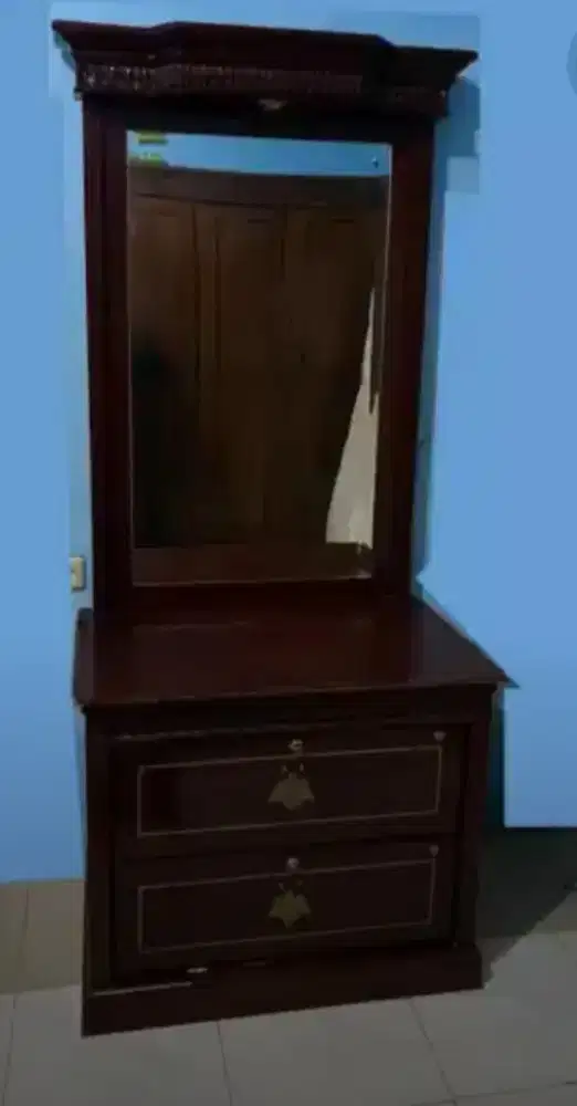 Meja rias mewah
