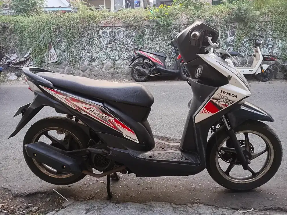 BEAT FI 2014 CW SURAT KOMPLIT PLAT L PAJAK 5-9-2025 STNK 5-9-2029 BARU