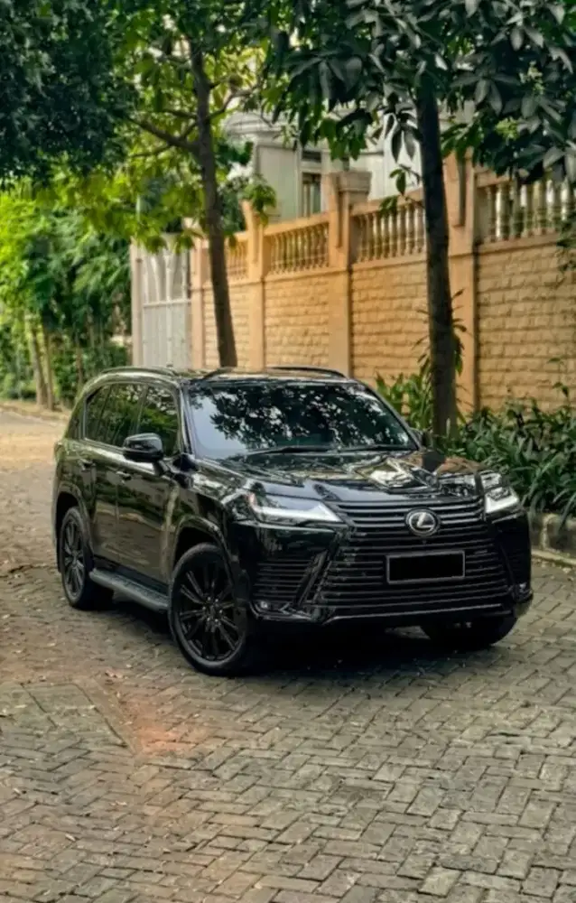 Lexus
LX600 VIP (4 Seater)