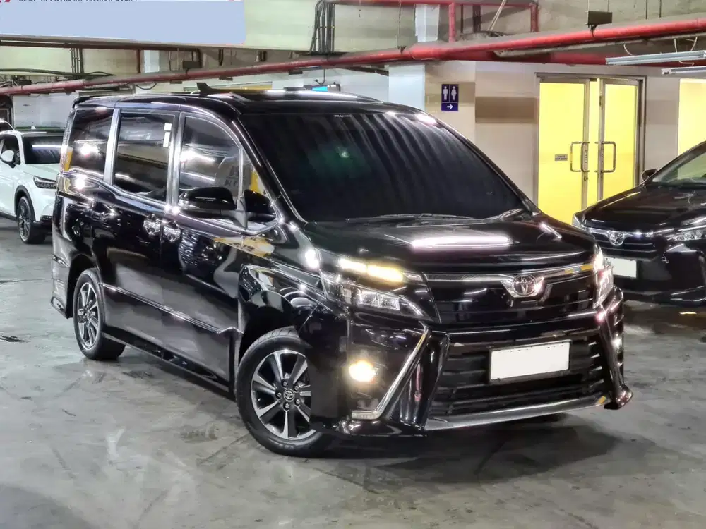 TOYOTA VOXY 2.0 2019